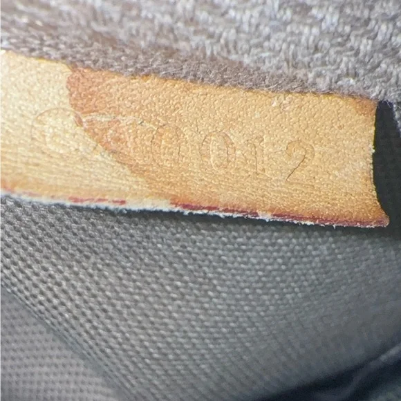 🌟 Authentic Louis Vuitton Pochette Accessoires – Classic Monogram 🌟 - Picture 9 of 16